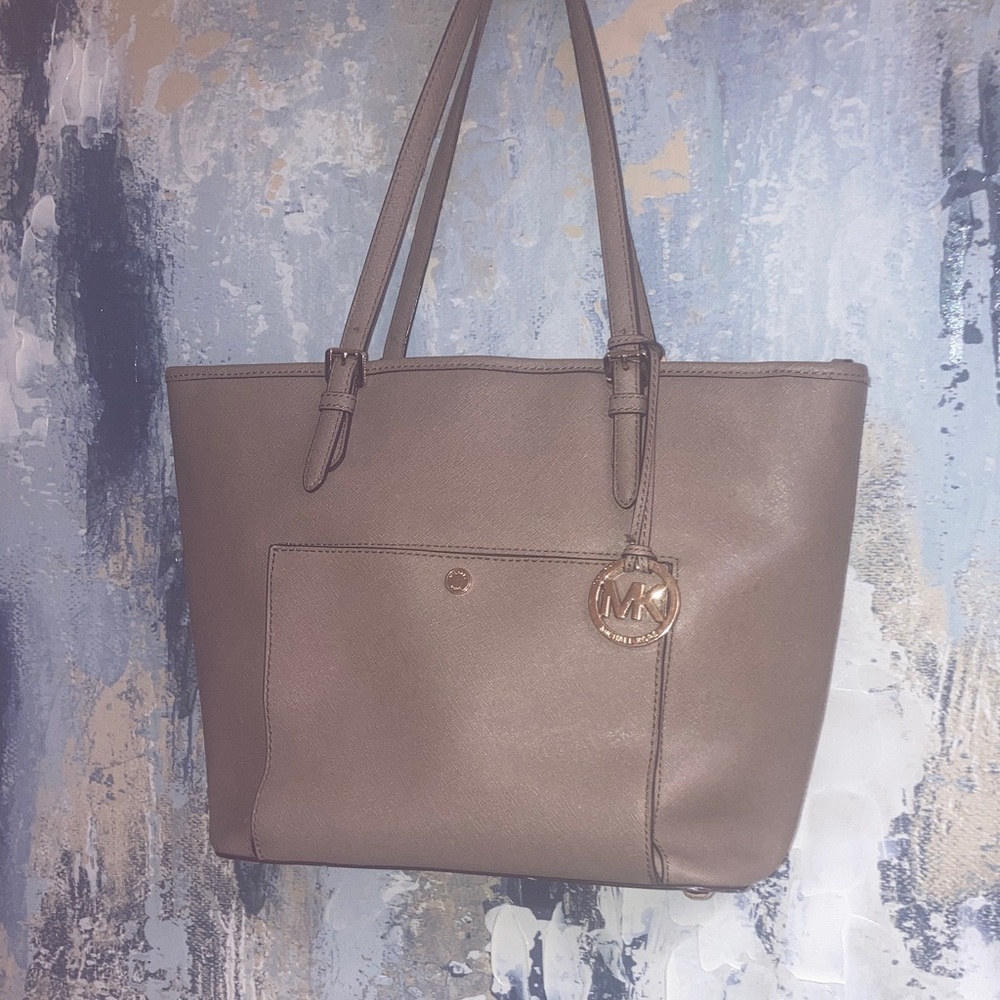 Geniune  MICHAEL by Micheal Kors Large Jet Set  Tote  with multiple organizers!